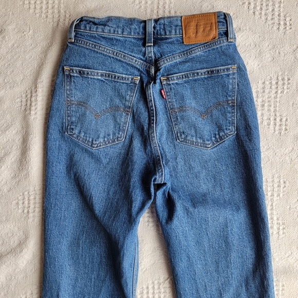 Levi's- 70's High- Waisted Slim Straight Women's Vintage Style Jean- Medium Wash - Picture 6 of 10